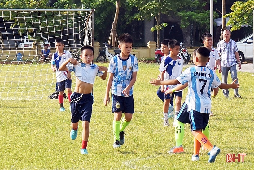 Khởi tranh Giải Bóng đá Thiếu niên - Nhi đồng TP Hà Tĩnh