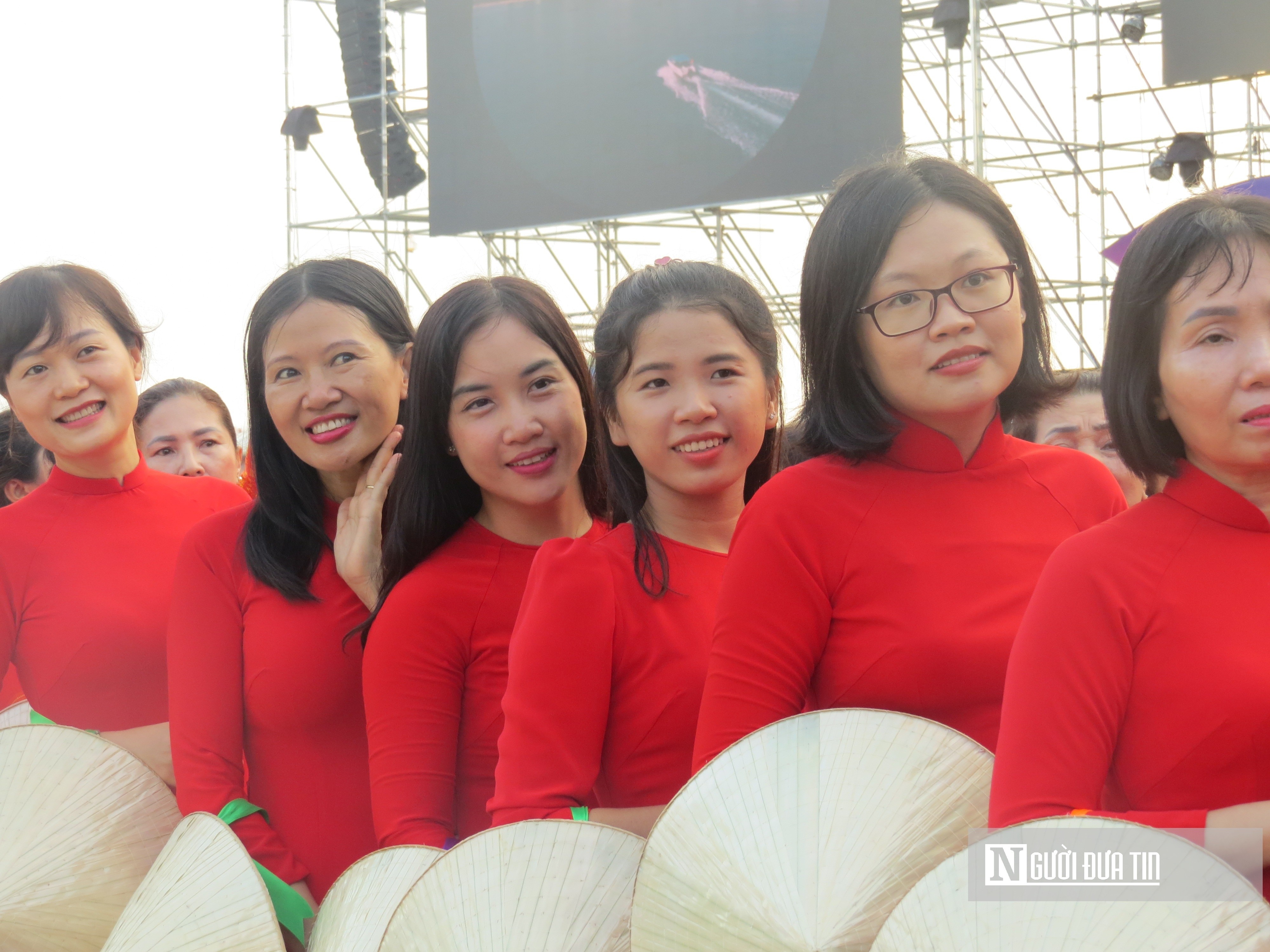 Sự kiện - Hơn 6.000 phụ nữ Khánh Hòa diễu hành tôn vinh áo dài trên phố (Hình 6).
