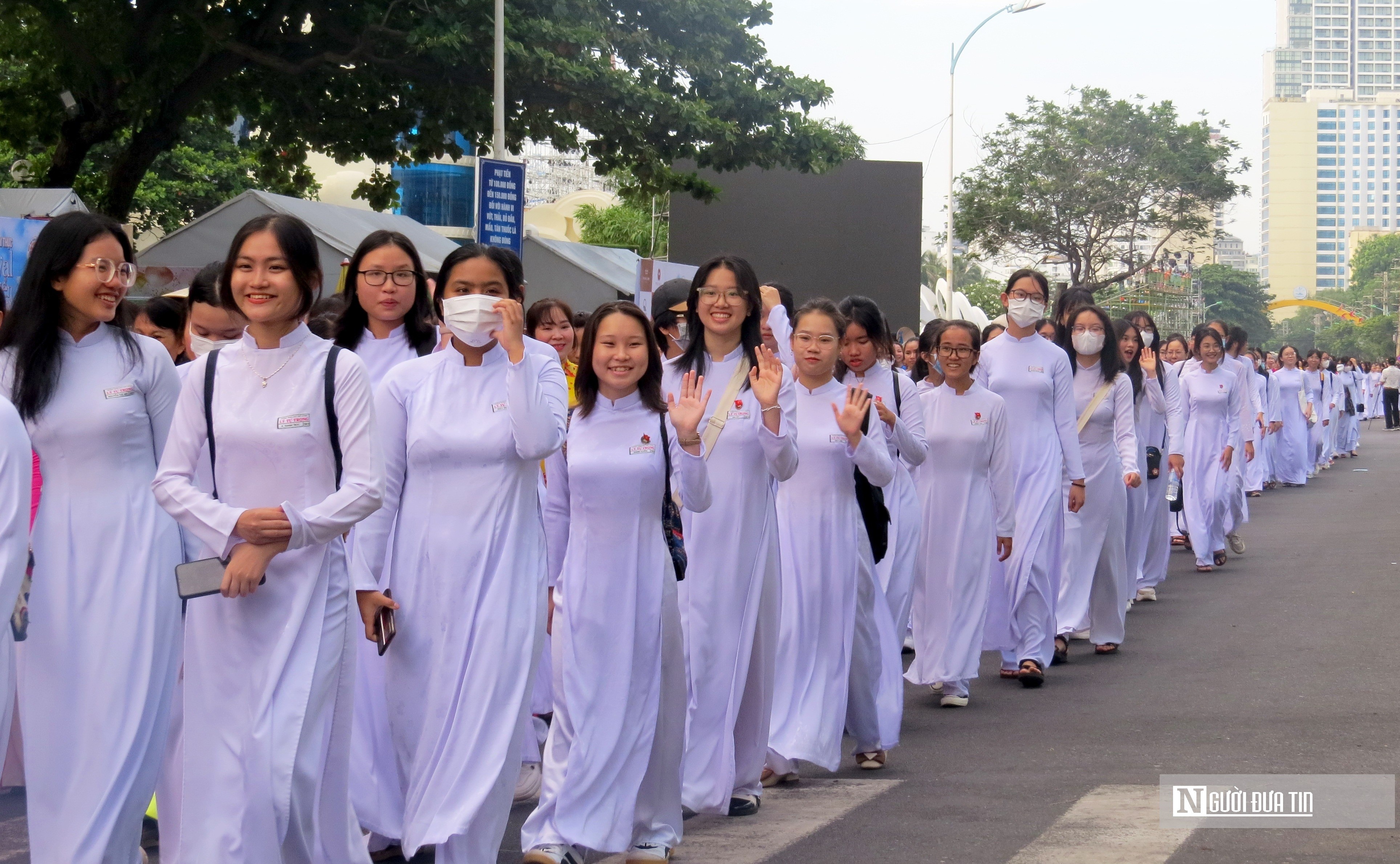 Sự kiện - Hơn 6.000 phụ nữ Khánh Hòa diễu hành tôn vinh áo dài trên phố (Hình 11).