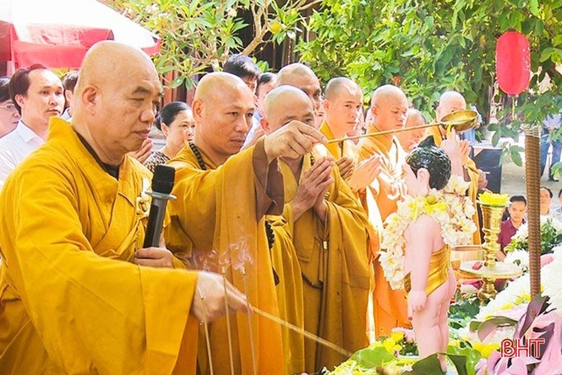 Chùa Cảm Sơn tổ chức lễ mừng Phật đản