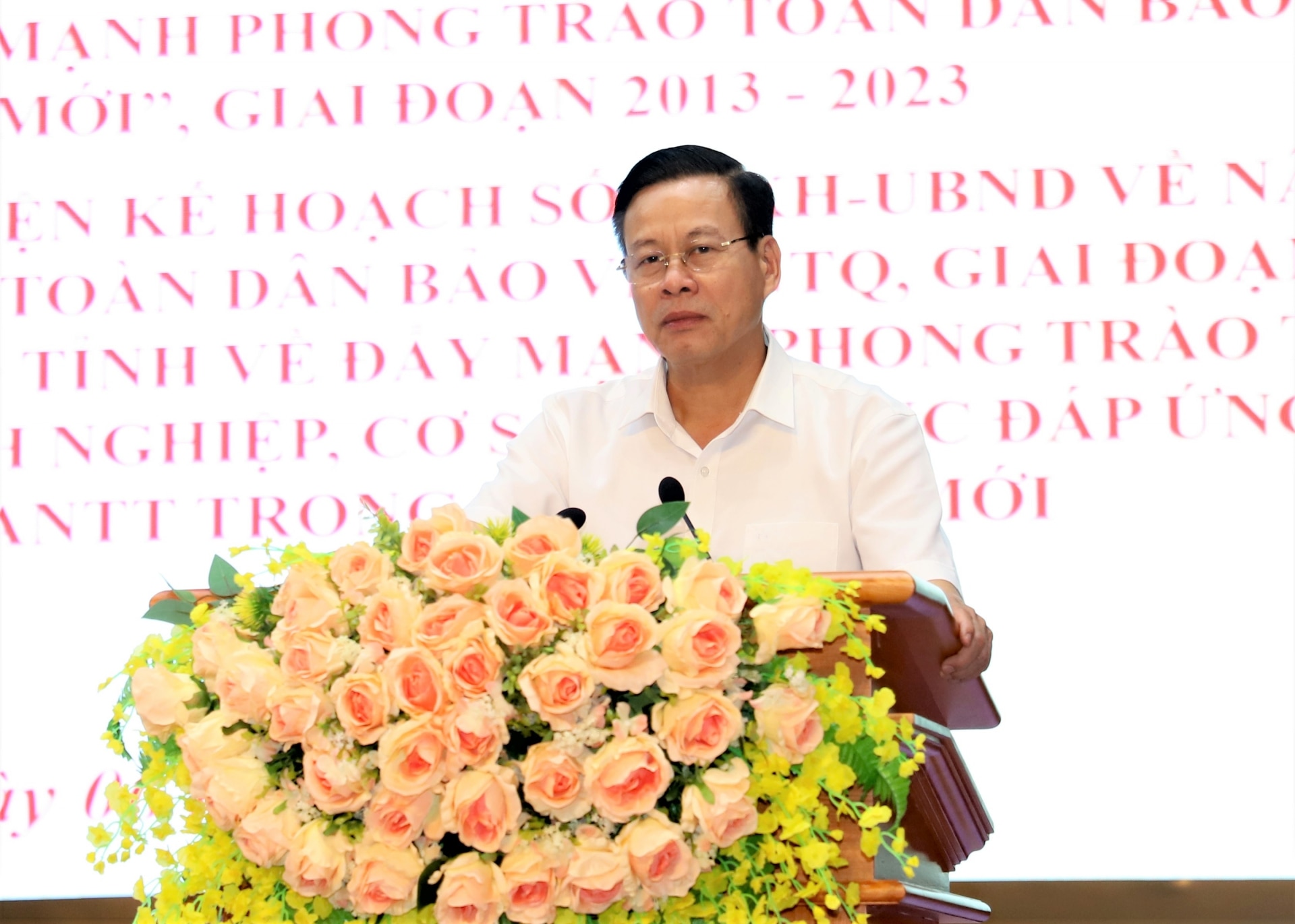 Chủ tịch UBND tỉnh Nguyễn Văn Sơn phát biểu tại hội nghị.