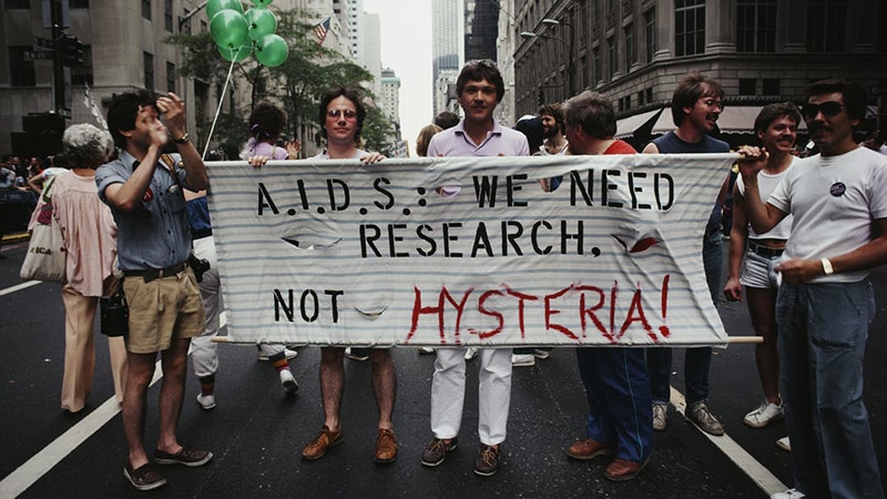 Báo cáo khoa học đầu tiên về AIDS được công bố