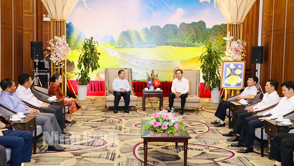 Đoàn Đại sứ quán nước CHDCND Lào tại Việt Nam thăm làm việc tại tỉnh Ninh Bình