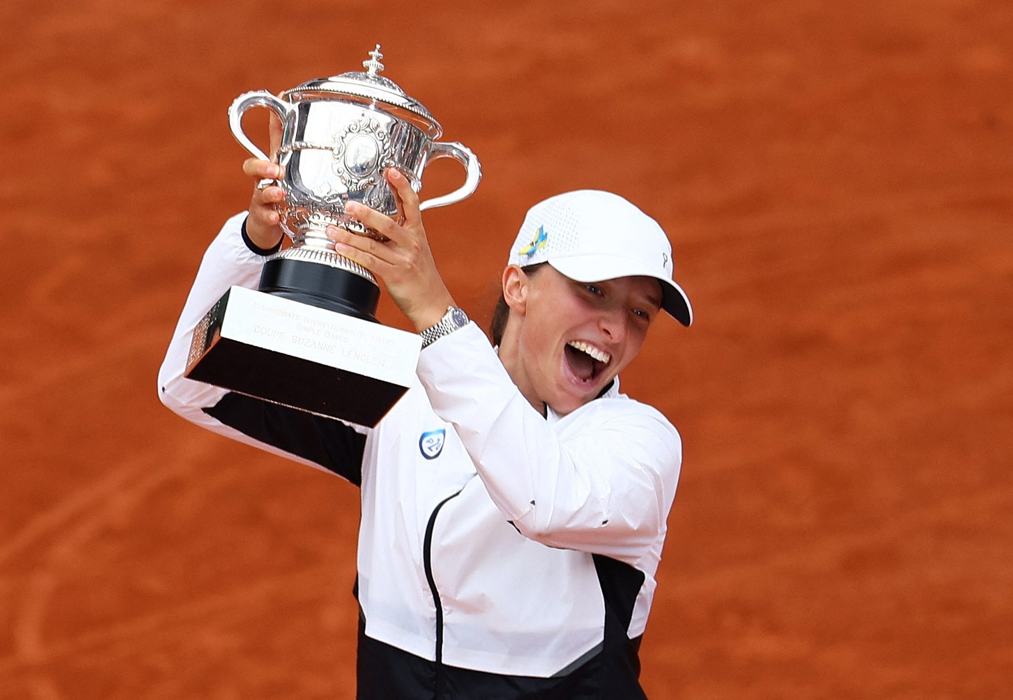 Die schöne Tennisspielerin Iga Swiatek hat ihren French-Open-Titel erfolgreich verteidigt