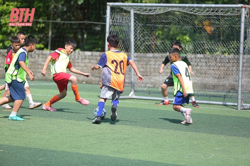 Hàng nghìn thí sinh tham gia tuyển sinh tài năng bóng đá trẻ của CLB Đông Á Thanh Hóa