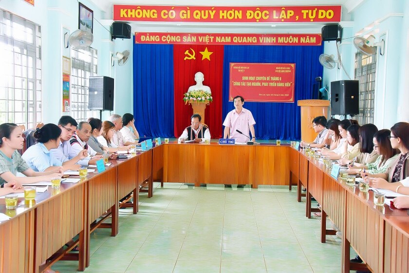 Chi bộ 3 Báo Gia Lai và Chi bộ thôn Djrông bàn giải pháp phát triển đảng viên ảnh 3