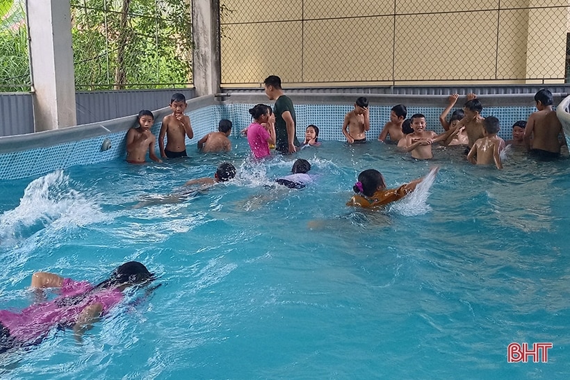 Thiết thực, ý nghĩa từ các lớp dạy bơi miễn phí ở Hà Tĩnh