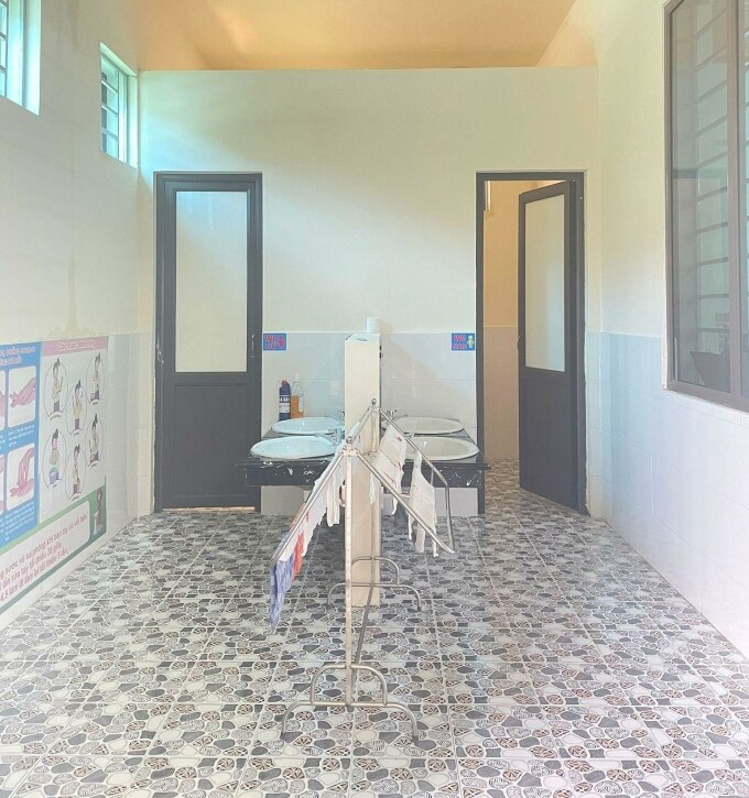 Quỹ cải tạo nhà vệ sinh sạch sẽ, khang trang để bảo vệ sức khỏe cho giáo viên, học sinh vùng cao. Ảnh: Toyota Việt Nam