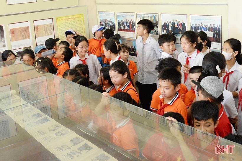 Trưng bày các di sản văn hóa làng Trường Lưu