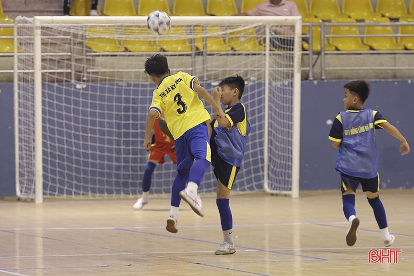 15 đội bóng tranh tài tại Giải Bóng đá thiếu niên - nhi đồng Hà Tĩnh 