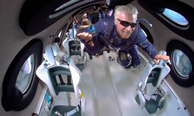 Tỷ phú Richard Branson trải nghiệm trạng thái không trọng lượng trong chuyến bay vào tháng 7/2021. Ảnh: Virgin Galactic