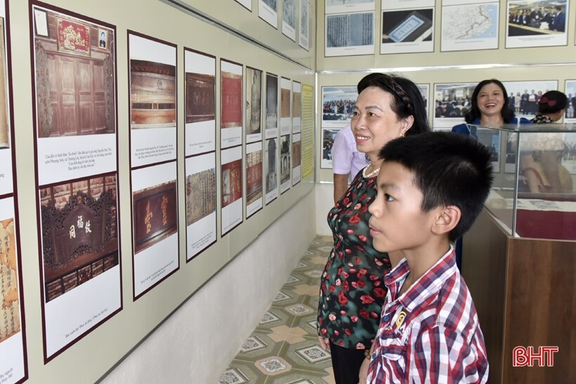 Trang trọng lễ rước Bằng công nhận di sản tư liệu Văn bản Hán Nôm làng Trường Lưu