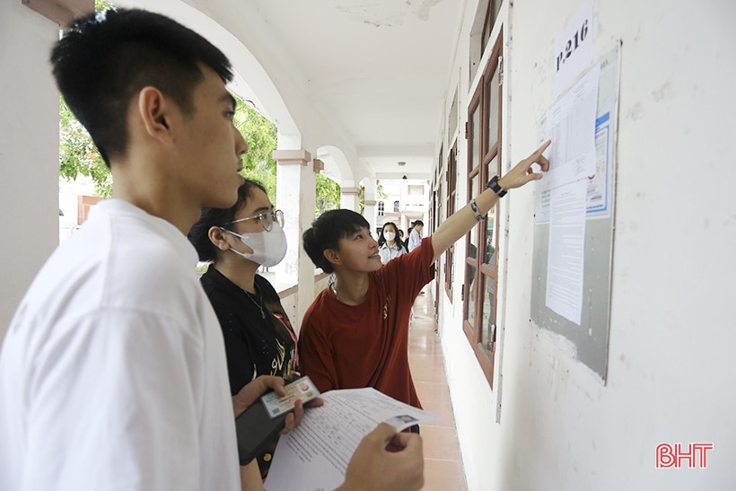 Hơn 17.200 thí sinh Hà Tĩnh làm thủ tục dự thi tốt nghiệp THPT