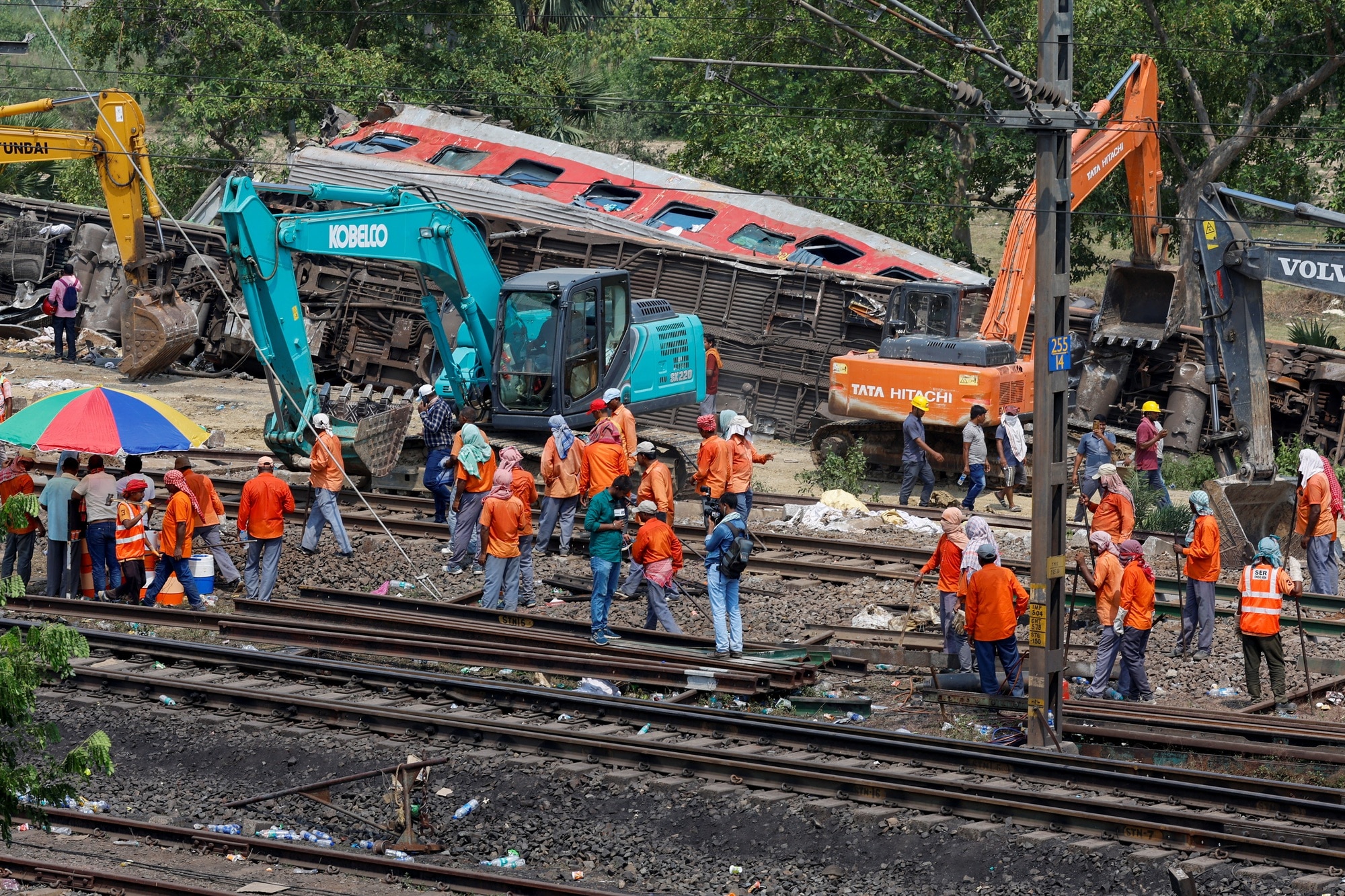 Ấn Độ xác định nguyên nhân thảm kịch đường sắt, không loại trừ hành động phá hoại - Ảnh 1.