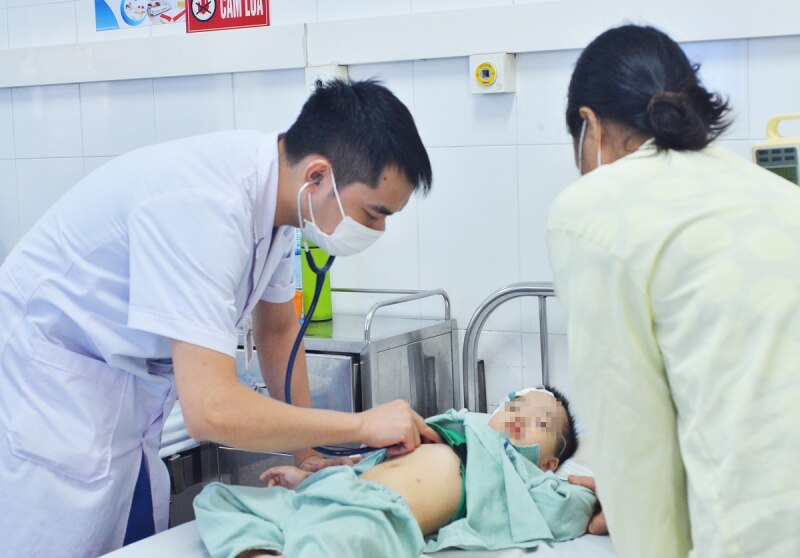 Quảng Ninh: Bé 3 tuổi nguy kịch vì tiêu chảy  - Ảnh 1.