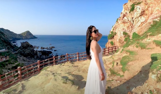 Biển Việt Nam đẹp đến ngỡ ngàng trong MV "Mùa hè bỏng cháy"