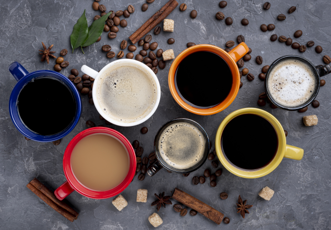 Uống nhiều cà phê có chứa caffein có thể làm tăng lượng đường trong máu. Ảnh: Freepik