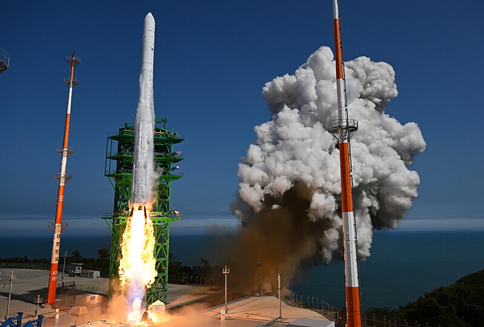 Vụ phóng thành công tên lửa đẩy Nuri từ Trung tâm vũ trụ Naro  tại làng Goheung, tỉnh Nam Jeolla, Hàn Quốc. (Nguồn: The Hankyoreh)