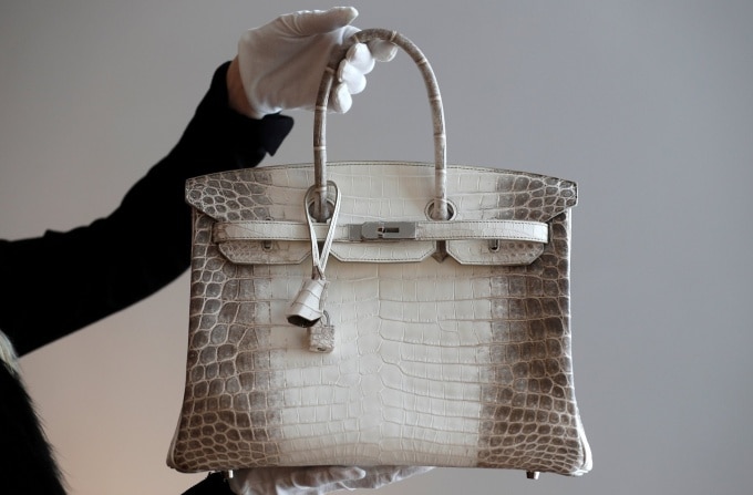 Hermès Birkin - một trong những dòng túi đắt nhất thế giới, có giá từ 9.000-500.000 USD. Ảnh: Reuters
