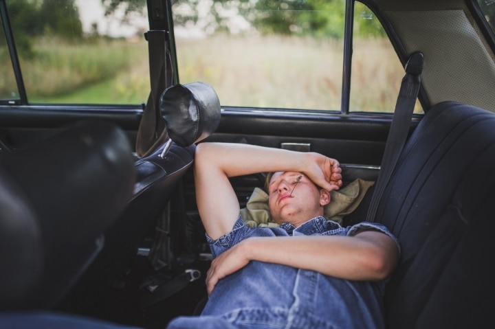 Có nên ngủ trong xe ô tô bật điều hòa? - 1
