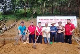 Khởi công “Nhà nhân đạo” cho hộ nghèo huyện Thanh Sơn