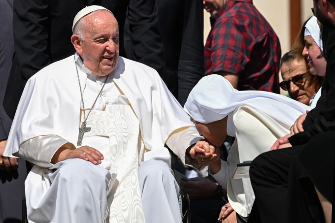 Giáo hoàng Francis tại buổi tiếp kiến ở quảng trường St. Peter hôm 7/6. Ảnh: AFP