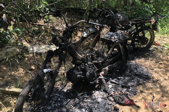 Hai xe máy của cán bộ bảo vệ rừng bị đốt cháy rụi - 1