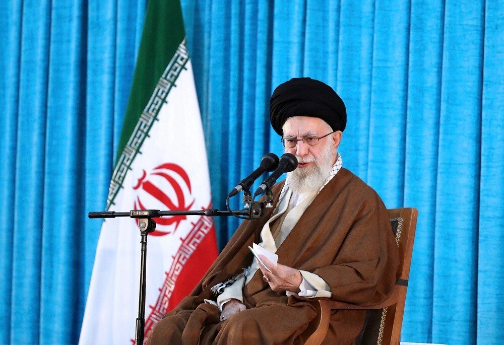 (06.05) Lãnh đạo Tối cao Iran Ali Khamenei phát biểu tại Tehran ngày 4/6. (Nguồn: AP)