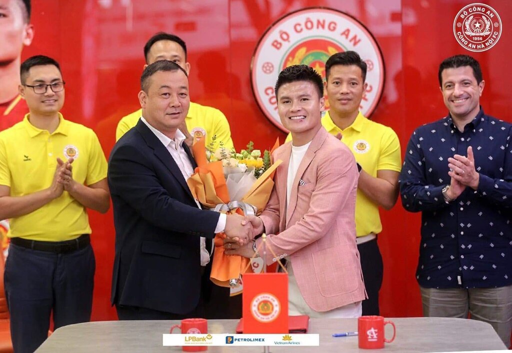 Vòng 12 V-League 2023: Nóng cùng Quang Hải  - Ảnh 1.