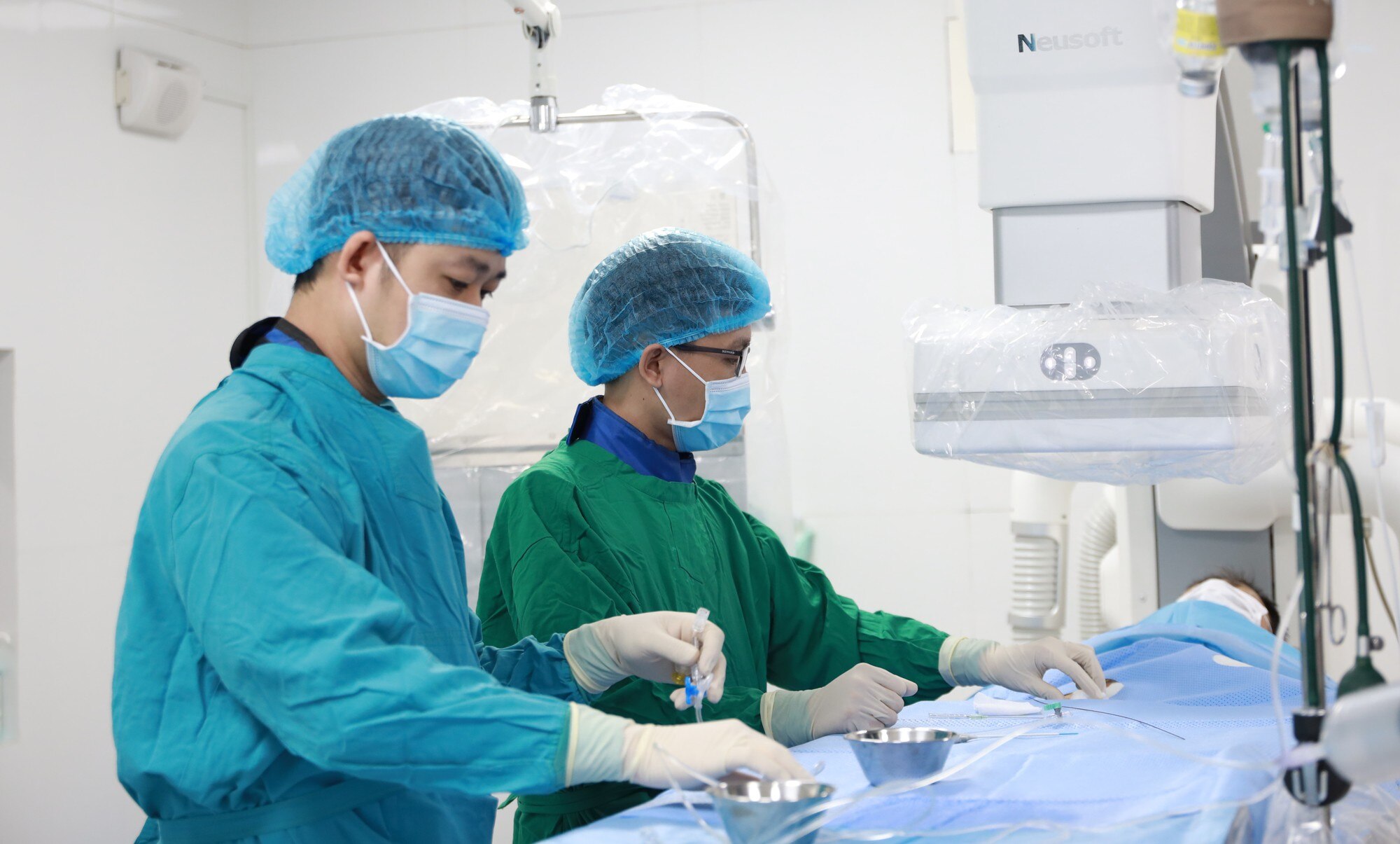 Kịp thới cứu sống du khách Hàn Quốc bị vỡ túi phình mạch máu não  - Ảnh 2.
