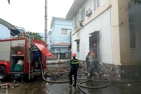 Dập tắt đám cháy tại Truyền hình cáp Việt Nam- chi nhánh Phú Thọ