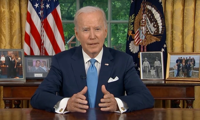 Tổng thống Mỹ Joe Biden, trong bài phát biểu được phát vào ngày 2/6 ghi hình tại Phòng Bầu dục của Nhà Trắng, nói về thỏa thuận lưỡng đảng ngăn khủng hoảng trần nợ. Ảnh chụp màn hình