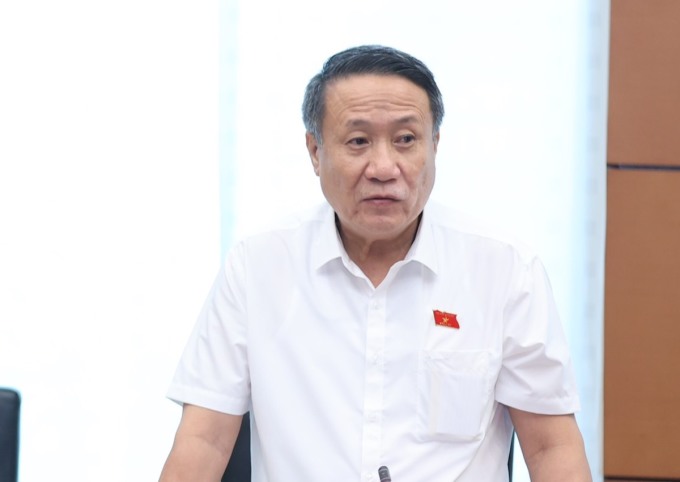 Ông Hà Sỹ Đồng, Phó chủ tịch tỉnh Quảng Trị phát biểu tại họp tổ, chiều 5/6. Ảnh: Hoàng Phong