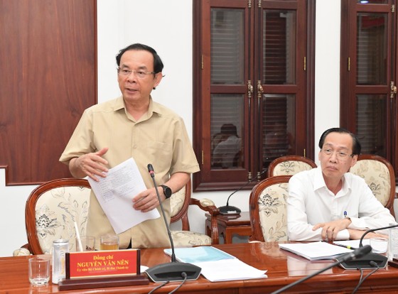 Đồng chí Nguyễn Văn Nên phát biểu tại cuộc họp. Ảnh: VIỆT DŨNG