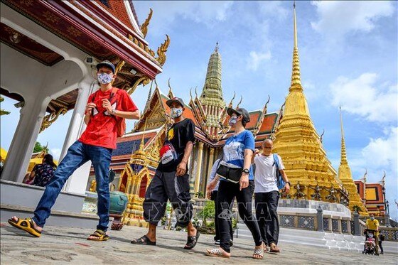Khách tham quan Cung điện Hoàng gia Thái Lan ở Bangkok. Ảnh tư liệu: AFP/TTXVN