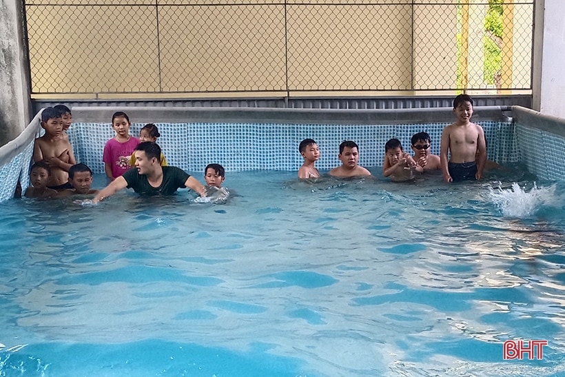 Thiết thực, ý nghĩa từ các lớp dạy bơi miễn phí ở Hà Tĩnh