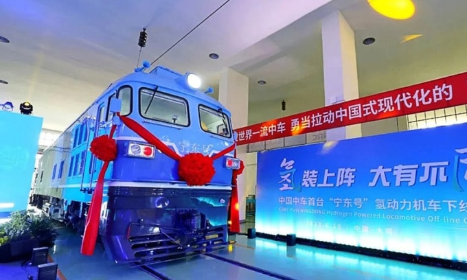 Đầu máy chạy bằng hydro được chuyển đổi từ động cơ đốt trong. Ảnh: Weibo/SCMP