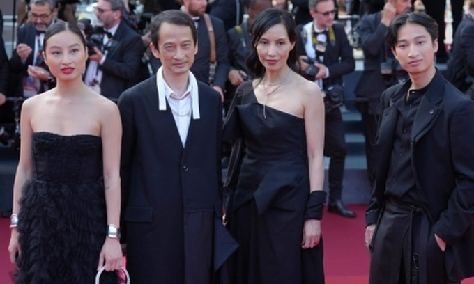 Trần Anh Hùng cùng vợ và 2 con về Việt Nam sau khi giành giải tại Cannes - 3