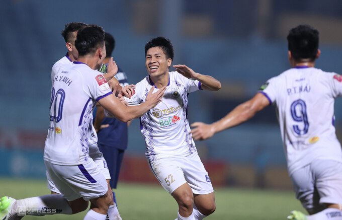 Hà Nội cầm bóng 63%, tung ra 20 cú dứt điểm và có bốn bàn thắng vào lưới Bình Định trên sân Hàng Đẫy ngày 17/7. Ảnh: Lâm Thỏa