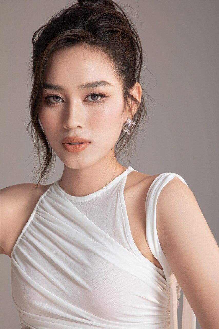 Hoa hậu Đỗ Thị Hà khoe nhan sắc gợi cảm ở tuổi 22 10