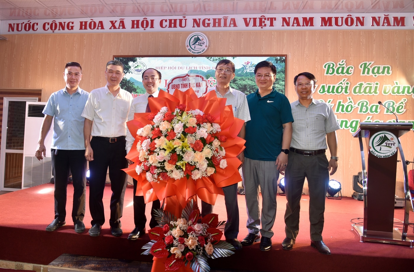 Gặp mặt kỷ niệm 63 năm Ngày Du lịch Việt Nam ảnh 2