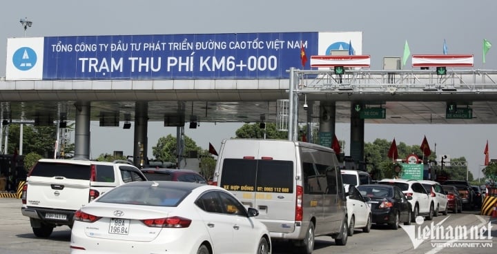 Trạm thu phí cao tốc Nội Bài- Lào Cai (Ảnh: Hoàng Hà)