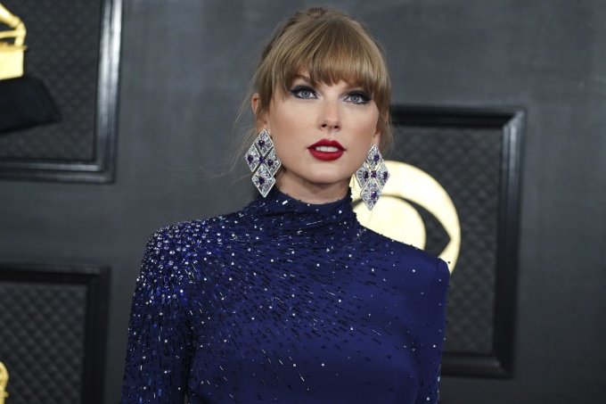 Taylor Swift đến dự Lễ trao giải Grammy thường niên lần thứ 65 vào 5/2 tại Los Angeles. Ảnh: AP