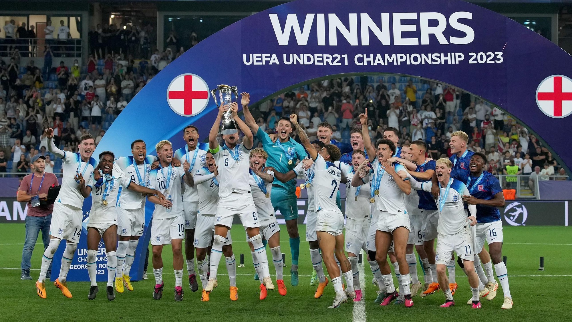 Đội tuyển U.21 Anh vô địch châu Âu sau 39 năm - Ảnh 1.