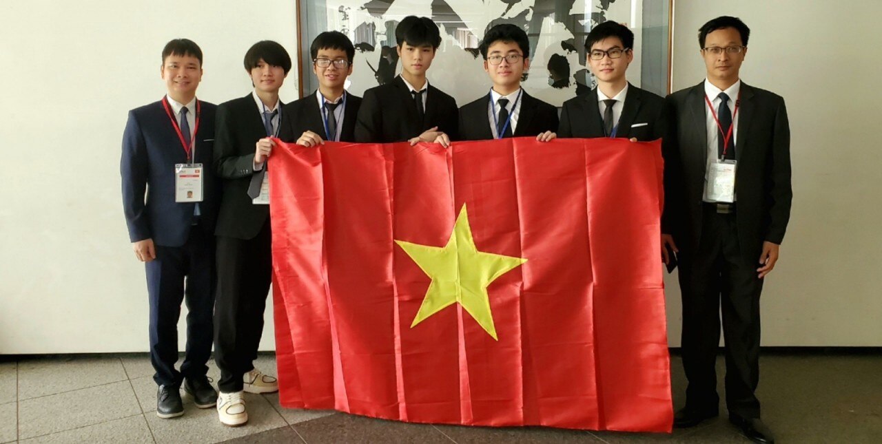 5 học sinh Việt Nam tham gia Olympic Vật lý quốc tế đều giành huy chương