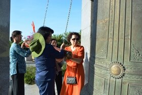 Nguyên Phó Chủ tịch nước Đặng Thị Ngọc Thịnh tham gia các hoạt động tri ân tại Quảng Trị