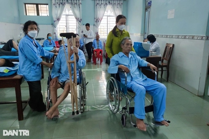 Gia Lai: Bác sỹ bệnh viện tỉnh lũ lượt nghỉ việc vì chế độ... đói - 3