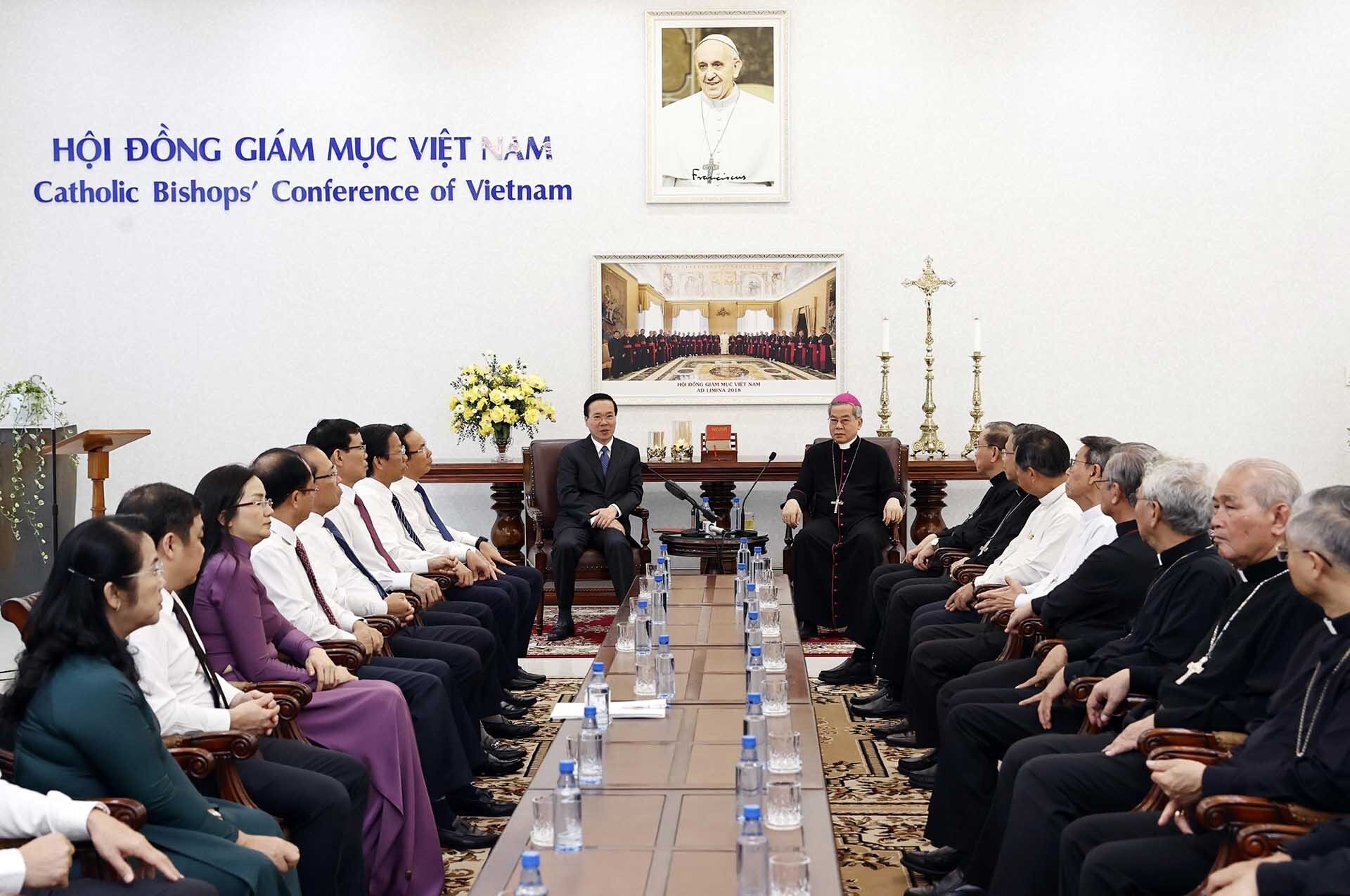Chủ tịch nước Võ Văn Thưởng thăm và làm việc với Hội đồng Giám mục Việt Nam. (Nguồn: TTXVN)