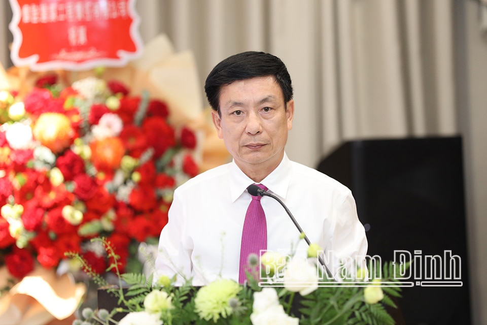 Đồng chí Chủ tịch UBND tỉnh Phạm Đình Nghị phát biểu tại lễ ký kết.

