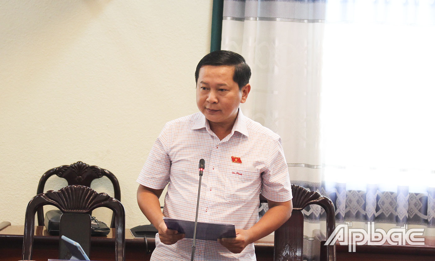 Phó Trưởng đoàn đại biểu Quốc hội chuyên trách tỉnh Tiền Giang Tạ Minh Tâm đặt câu hỏi chất vấn tại điểm cầu tỉnh Tiền Giang liên quan đến lĩnh vực Nông nghiệp và Phát triển nông thôn. 